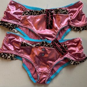 2 Women’s Panties.